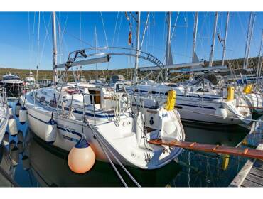 Bavaria 37 Cruiser • Funky