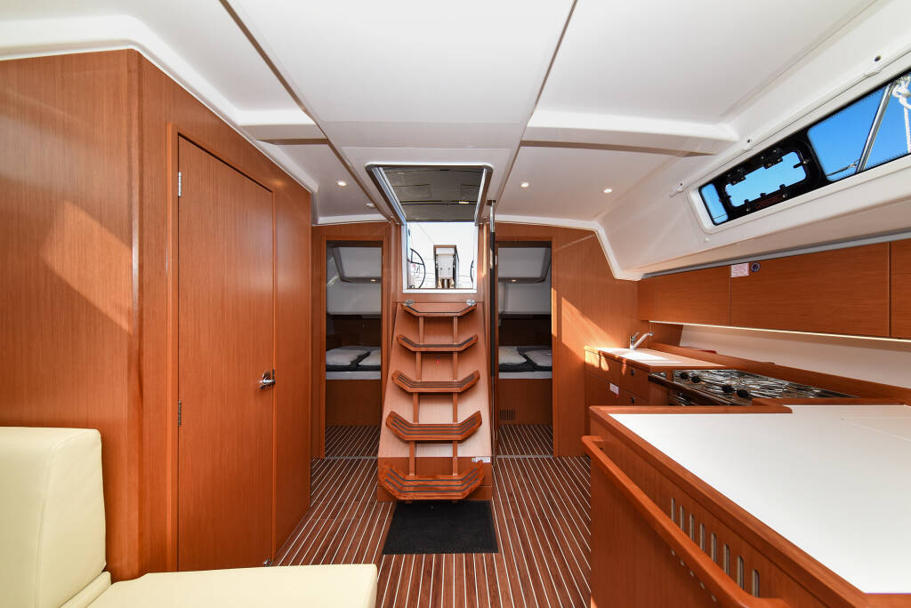 Bavaria C42 Dna