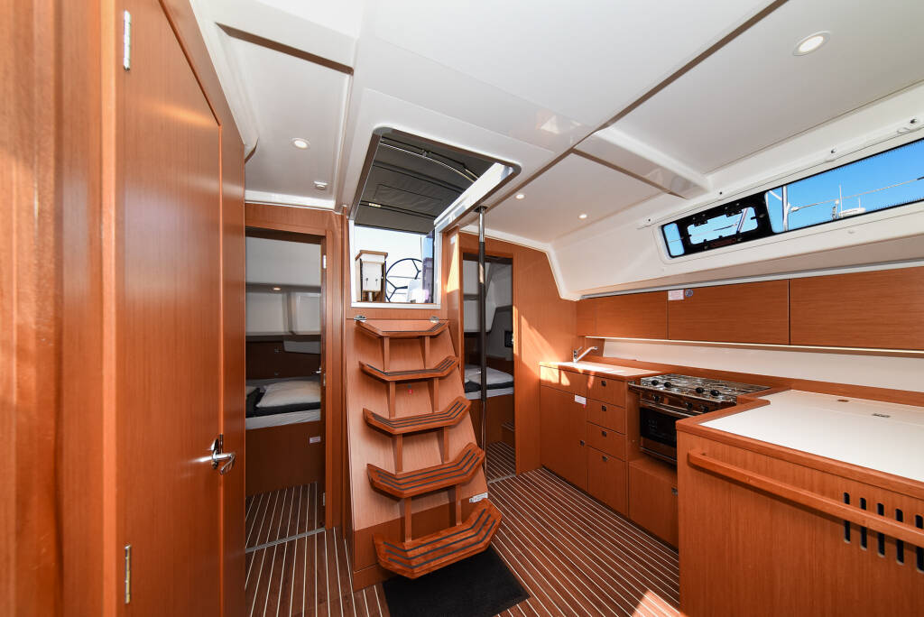 Bavaria C42 Dna