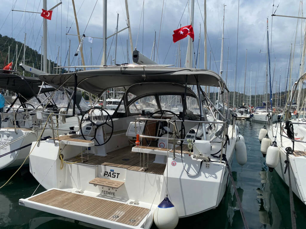 Bavaria C42 Past