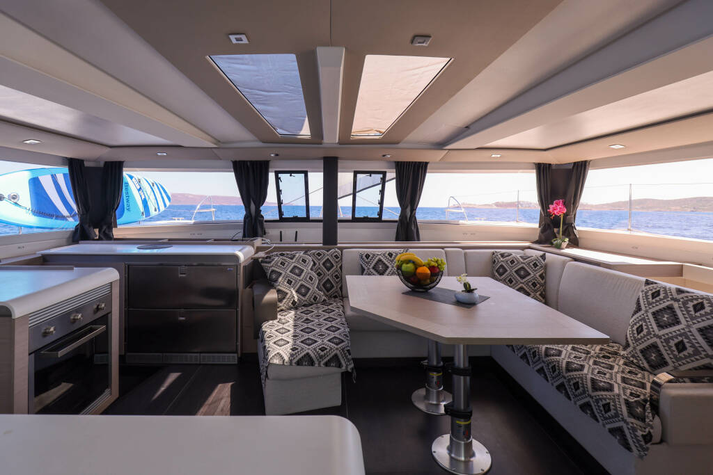 Fountaine Pajot 47 TANNA LUX  AQUARELLA