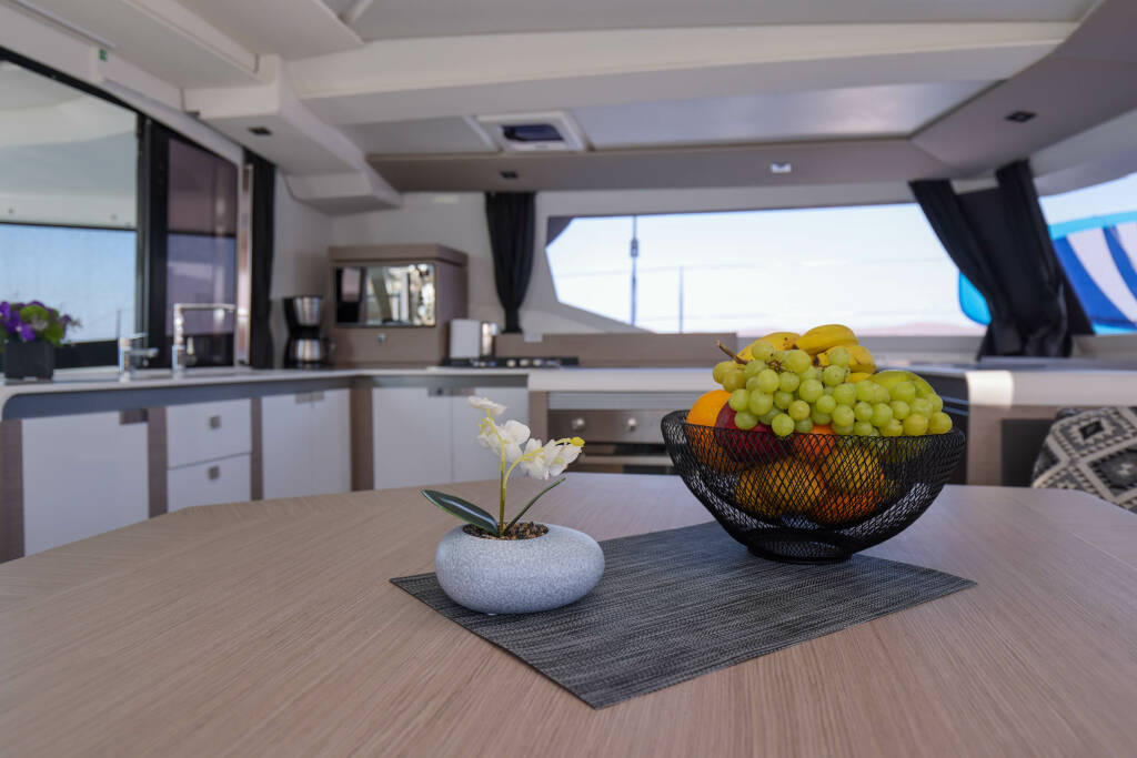 Fountaine Pajot 47 TANNA LUX  AQUARELLA