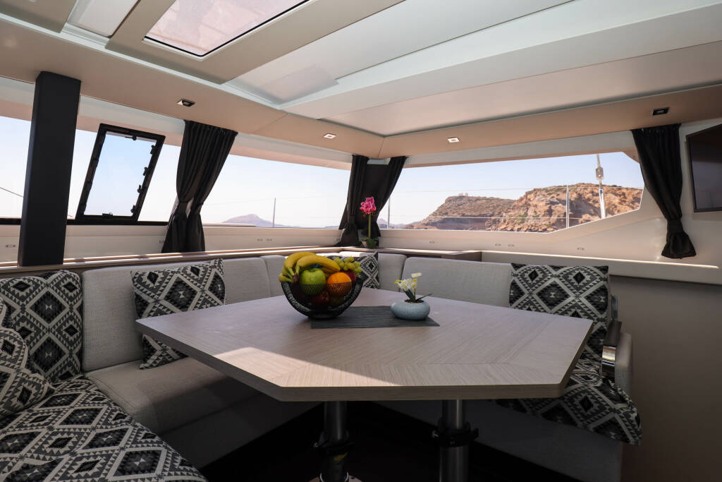 Fountaine Pajot 47 TANNA LUX  AQUARELLA