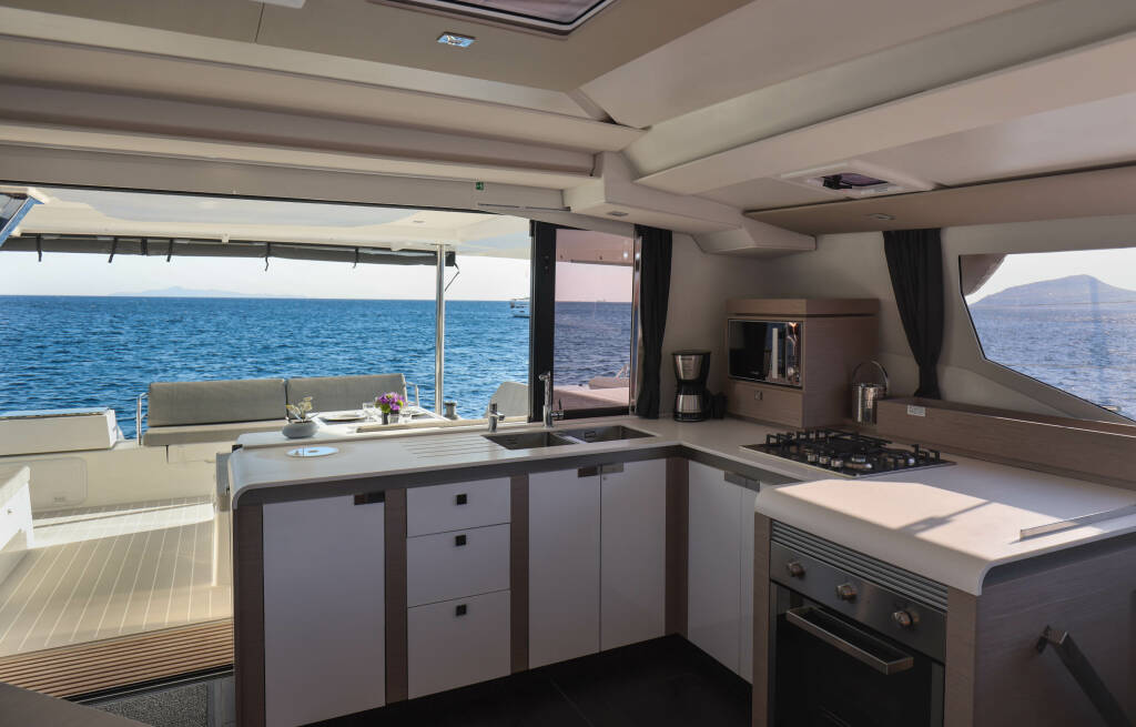 Fountaine Pajot 47 TANNA LUX  AQUARELLA