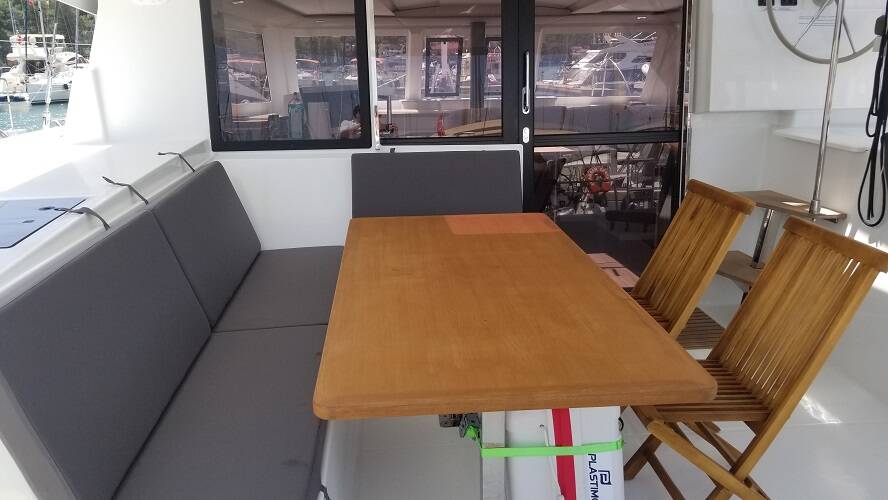 Fountaine Pajot Lucia 40 Hola