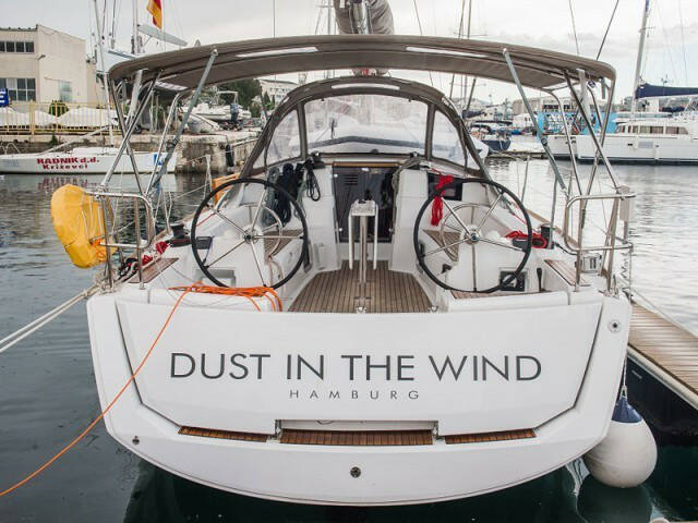 Sun Odyssey 389 • Dust in the wind