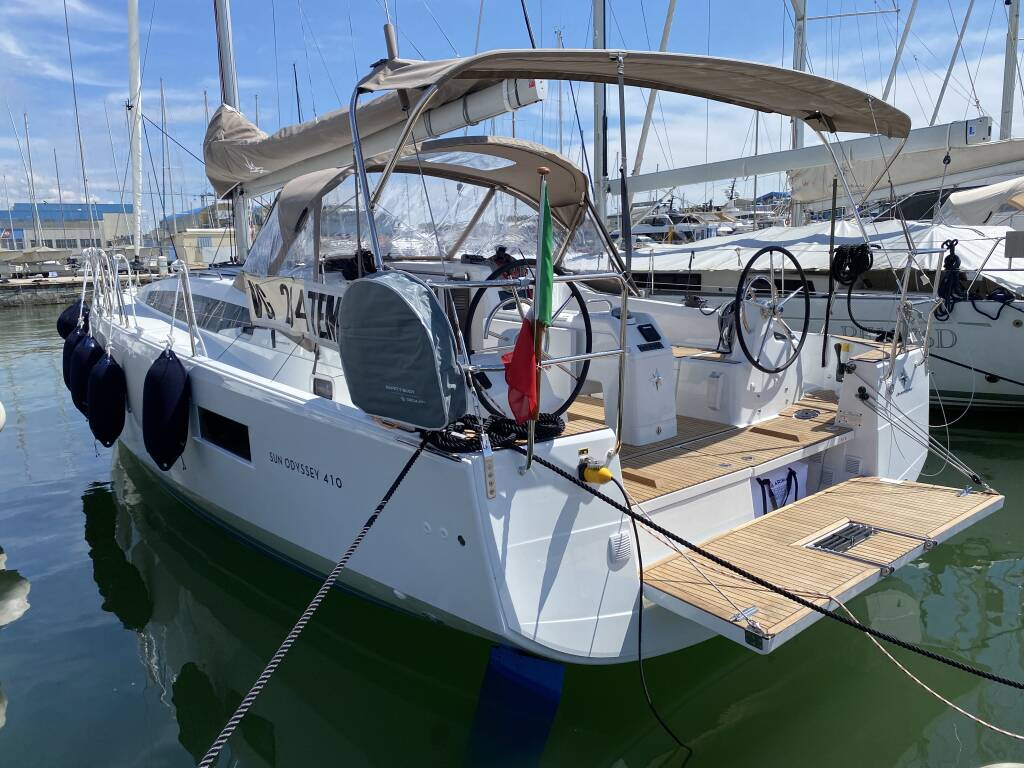 Sun Odyssey 410 • Bella