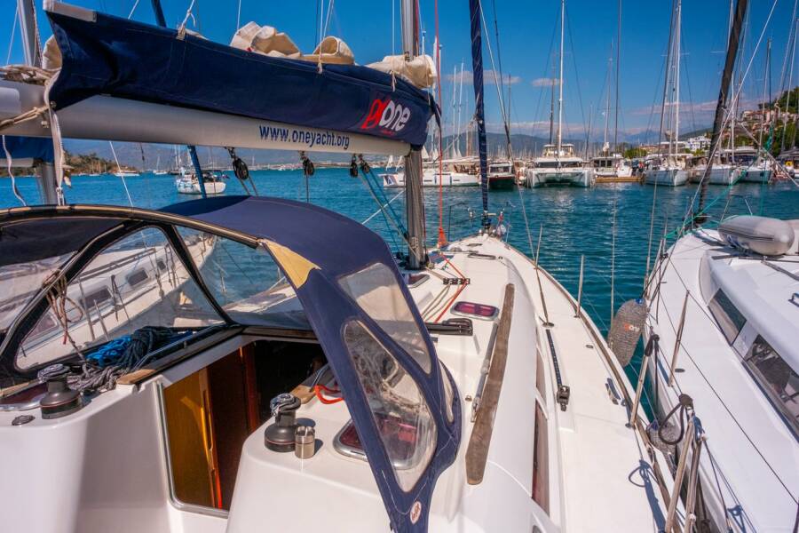 Sun Odyssey 42i Winter Breeze